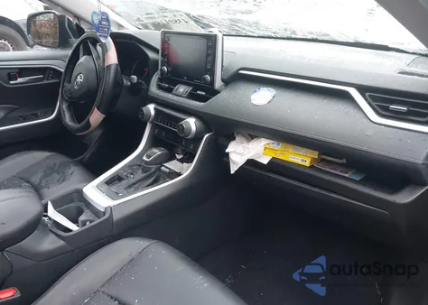 2021 Toyota Rav4 Xle Premium z USA, uszkodzony, nr VIN 2T3A1RFV5MW200382